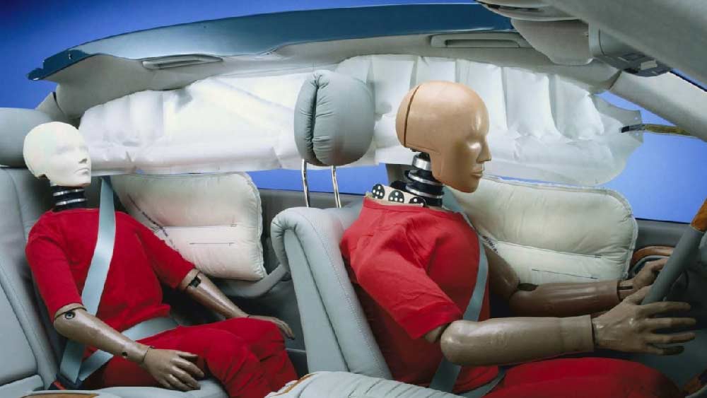 মার্সিডিজ বেন্‌জ, অডি এবং ভলভোর মতো বিলাসবহুল গাড়িগুলির বেশির ভাগ গাড়িতেই ছ’টি এয়ারব্যাগ রয়েছে।