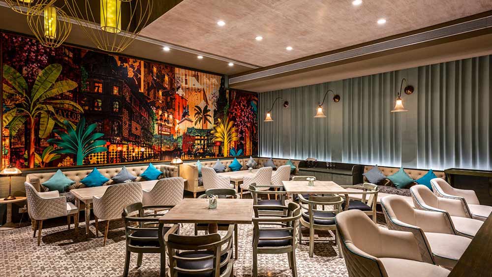 রঁদেভু, অল্ট এয়ার আধুনিক ফরাসি ক্যাফেতে অরোভিলের বোহো স্পিরিট মন কাড়বে। স্বাভাবিক ভাবেই পদগুলোয় ফরাসি রান্নার ছোঁয়া। কোকো বিন্স, কোকো নিব্স, ডার্ক চকোলেট, পাস্তা ইত্যাদি সরাসরি অরোভিল থেকে আমদানি করা হয়।  ঠিকানা – ইএম ৪, ইএম ব্লক, সেক্টর ফাইভ, সল্ট লেক সিটি, কলকাতা ৭০০০৯১