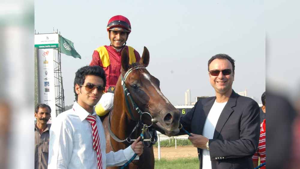 ২০১৯ সালের শেষের দিকে সাপুরের ২৬ বছর বয়সি ছেলে পালোনকে এই গোষ্ঠীর বোর্ডে অন্যতম গুরুত্বপূর্ণ পদে বসানো হয়। সাপুরের মেয়ে তানিয়াকেও কর্পোরেটগুলির সামাজিক দায়বদ্ধতার কার্যক্রম পরিচালনার দায়িত্ব দেওয়া হয়।