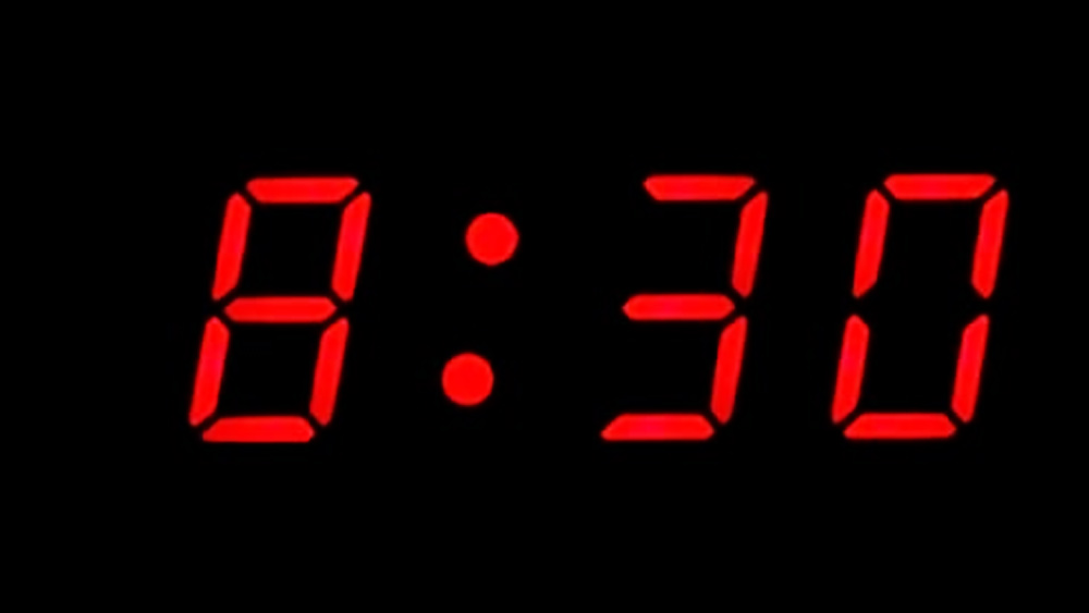 ঘড়িতে ঠিক সকাল সাড়ে ৮টা। হঠাৎ থমকে গেল পুরো শহর। 