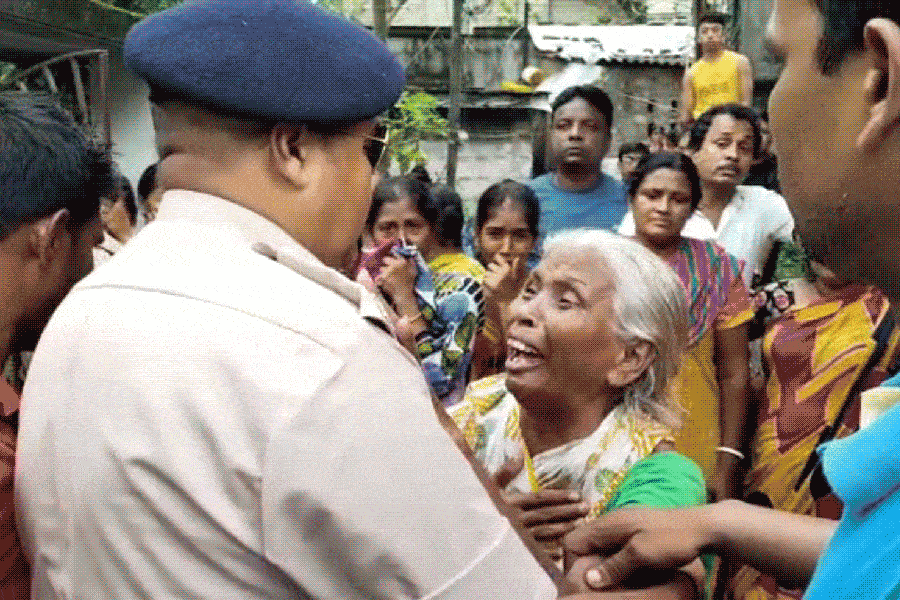 বসিরহাট মর্গে পড়ে দুই কিশোরের দেহ, পুলিশের জানতে লাগল ১৩ দিন! উঠছে আরও প্রশ্ন