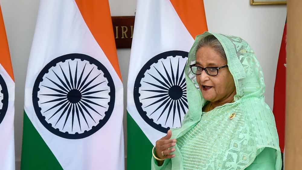 কিন্তু যে সাতটি মউ স্বাক্ষর করার পর হাসিনা এ কথা বলেছেন, তার মূল বিষয় কী? ঠিক কোন কোন বিষয়ে ঢাকাকে সহযোগিতা করার প্রতিশ্রুতি দিয়েছে দিল্লি? জানা যাচ্ছে, এই তালিকায় যেমন কুশিয়ারা নদীর জলবণ্টনের বিষয় রয়েছে, তেমনই, বাংলাদেশের রেল, বিচার ব্যবস্থা, বিজ্ঞান, প্রযুক্তি এমনকি পরমাণু ক্ষেত্র নিয়েও মউ সই করেছে দু’দেশ।