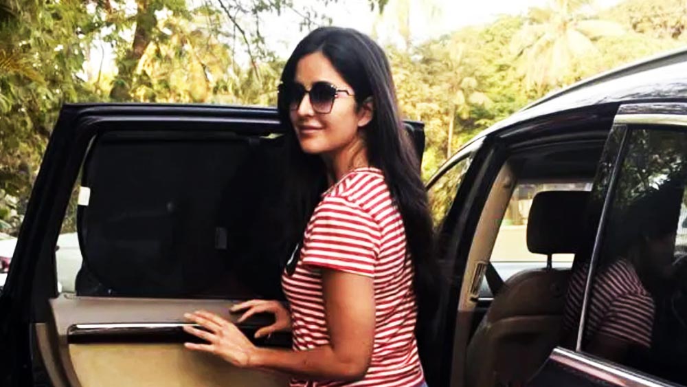 ক্যাটরিনার শখ নামী ব্র্যান্ডের গাড়ি নিজের সংগ্রহে রাখার। তাঁর বাড়ির গ্যারেজে সারি দিয়ে দাঁড়িয়ে রয়েছে বহুমূল্য গাড়ি। দুই কোটি ৩৭ লক্ষ টাকা মূল্যের একটি ‘রেঞ্জ রোভার ভোগ’ রয়েছে তাঁর।