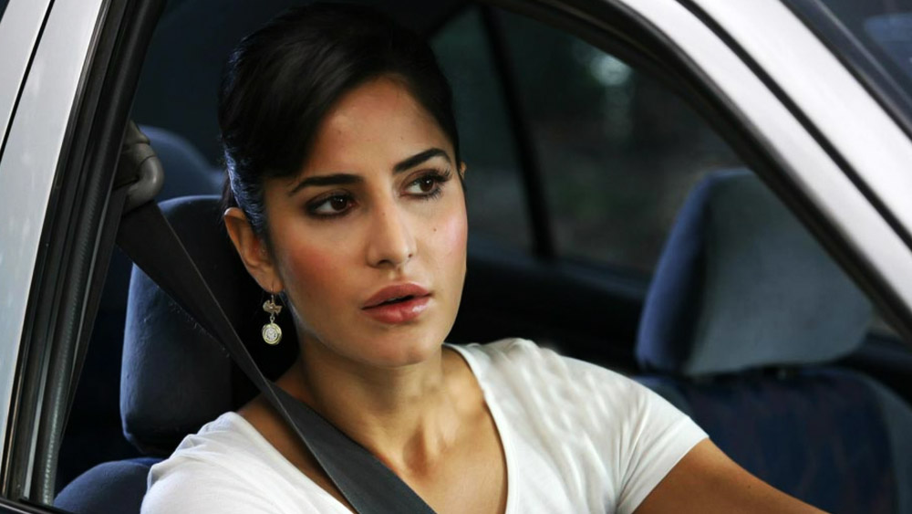 এ ছাড়া ল্যান্ড রোভার, অডি কিউ ৫-এর মতো বহুমূল্য গাড়ি কিনেছেন ক্যাটরিনা।