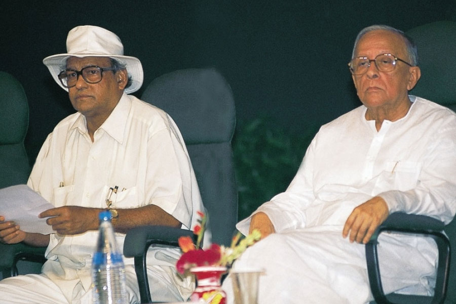 জ্যোতি বসুর কথায় সুভাষ চক্রবর্তী শেষমেশ সিপিএম ছাড়েননি।