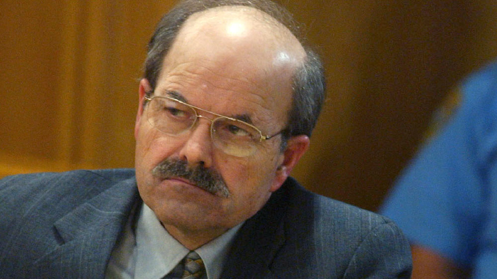 ‘বিটিকে কিলার’। এক সময় এই নাম শুনলেই ভয়ে কাঁপত আমেরিকার পিটস্‌বুর্গের উইচিটা এবং উইচিটা সংলগ্ন এলাকার মানুষ। ‘বিটিকে কিলার’-এর আসল নাম ডেনিস রেডার। তিন দশক ধরে মোট ১০ জনকে নৃশংস ভাবে খুন করেছিল ডেনিস।