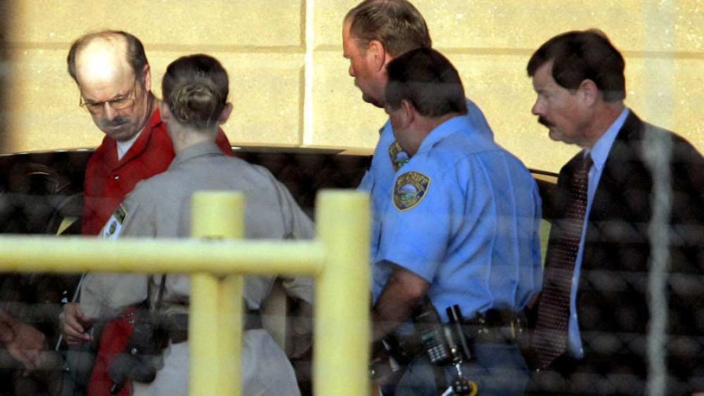  ডেনিসের এতগুলি খুনের পিছনে আসল কারণ ছিল পরিচিতি পাওয়া এবং সিরিয়াল কিলার হিসাবে নিজের ছাপ রেখে যাওয়া। কিন্তু সংবাদমাধ্যমে তার করা খুনগুলি নিয়ে বিশেষ আলোড়ন তৈরি না হওয়ায় পরের বছর জানুয়ারি মাসে হত্যাকাণ্ডের বিবরণ দিয়ে নিজেই একটি চিঠি লেখে সে। এই চিঠি সে রেখে দেয় উইচিটারের গ্রন্থাগারের একটি বইয়ের মধ্যে। চিঠি হাতে আসতেই উইচিটায় হইচই পড়ে যায়। চিঠিতে লেখা ছিল, ‘আমার পদ্ধতি হল বেঁধে রাখা, নির্যাতন করা এবং তার পর তাদের খুন করা। এই কারণে আমি নিজের নাম ‘বিটিকে কিলার’ রেখেছি।’