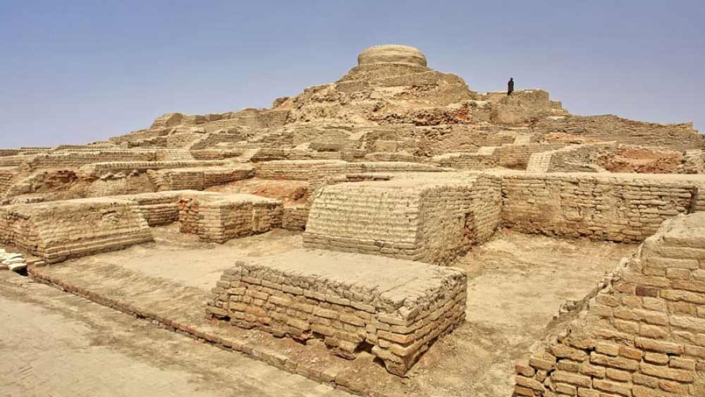 ঠিক কতটা এলাকা জুড়ে ছিল এই সভ্যতা? ইতিহাসবিদরা জানাচ্ছেন, পূর্ব-পশ্চিমে হরিয়ানার হিসারের রাখিগড়হি থেকে পাকিস্তান-ইরান সীমান্তের কাছে বালুচিস্তানের সুতকাগের ডোর পর্যন্ত। উত্তর-দক্ষিণে জম্মুর মান্দা থেকে মহারাষ্ট্রের দাইমাবাদ পর্যন্ত। এই বিস্তীর্ণ এলাকার বিভিন্ন জায়গায় আবিষ্কৃত হয়েছে নগরসভ্যতার ধ্বংসাবশেষ।