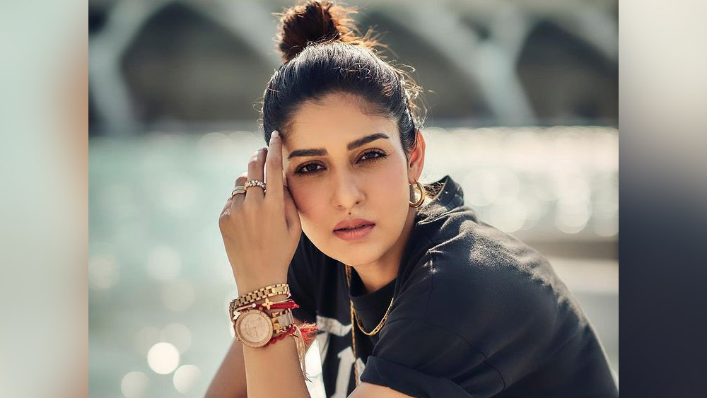 ২০০৩ সালে ‘মানাসিনাক্কারে’ মালয়ালম ছবির মাধ্যমে দক্ষিণের বিনোদনজগতে পা রাখার আসার দু’দশকের মধ্যে তিনি ৭৫টি ছবিতে অভিনয় করেছেন। দর্শককে একের পর এক তামিল, তেলুগু ও মালয়ালম ছবি উপহার দিয়েছেন এই অভিনেত্রী।