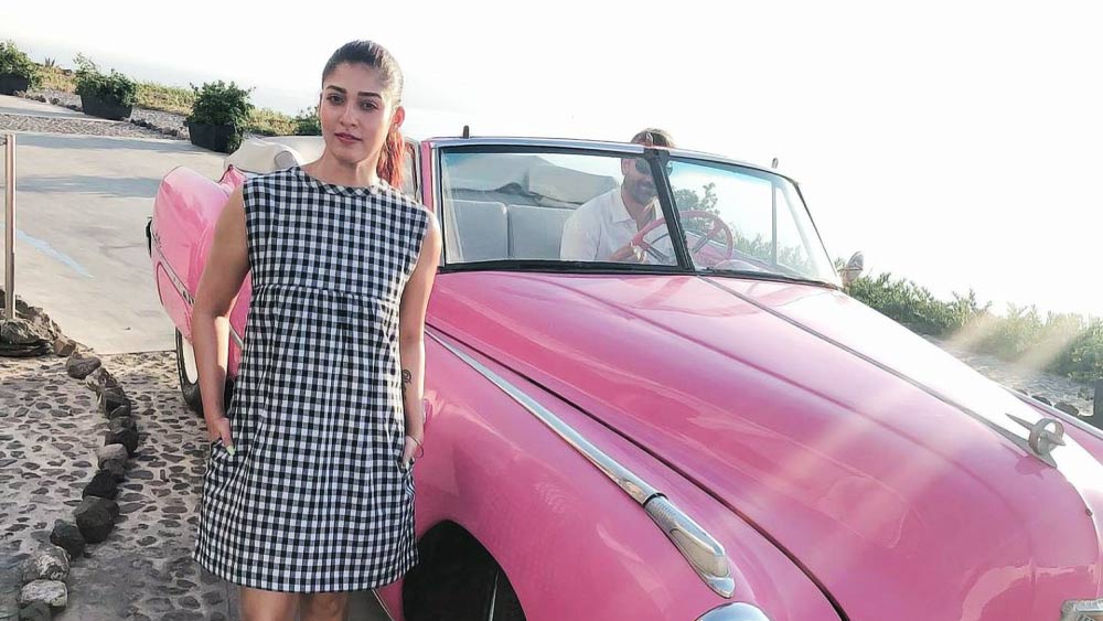 ৭৪ লক্ষ ৫০ হাজার টাকা মূল্যের বিএমডব্লিউ ৫ সিরিজের একটি গাড়ি সংগ্রহে রয়েছে অভিনেত্রীর কাছে।