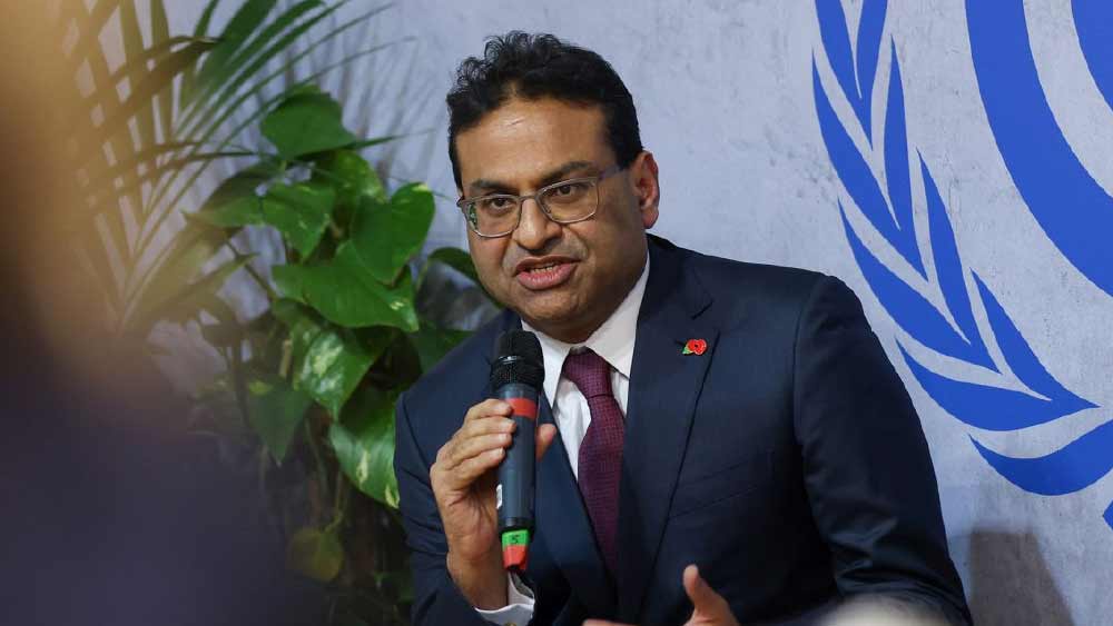 স্টারবাকসের প্রধান কার্যনির্বাহী আধিকারিক (চিফ এগ্‌জিকিউটিভ অফিসার বা সিইও) হিসাবে শীঘ্রই দায়িত্ব গ্রহণ করতে চলেছেন লক্ষ্মণ নরসিমহান। ভারতীয় বংশোদ্ভূত এই আমেরিকান বসছেন বিশ্বের অন্যতম বৃহৎ বহুজাতিক কফিহাউস চেনের শীর্ষে। আগামী অক্টোবর মাসেই স্টারবাকসের সিইও হিসাবে কাজ শুরু করবেন নরসিমহান।