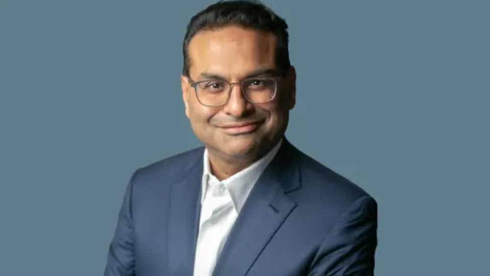 এত দিন স্টারবাকসের সিইও ছিলেন হাওয়ার্ড স্কুলট‌জ। চলতি বছরের মার্চ মাসে কেভিন জনসনের অবসরের পর এই পদে দায়িত্ব গ্রহণ করেছিলেন তিনি। তাঁর জায়গায় এ বার দায়িত্ব নিতে চলেছেন নরসিমহান। ১ সেপ্টেম্বর পরবর্তী সিইও হিসাবে তাঁর নাম ঘোষণা করেছে স্টারবাকস। 