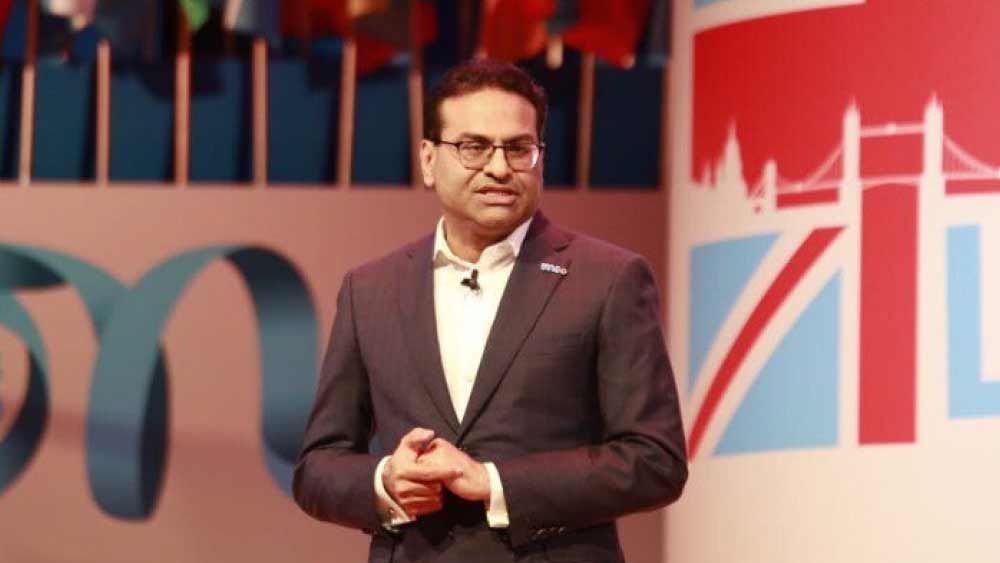 পৃথিবীর নামীদামি কোম্পানির শীর্ষস্থানীয় পদে কাজ করা এই লক্ষ্মণের শিকড় কিন্তু ভারতে। ১৯৬৭ সালে পুণেতে জন্ম লক্ষ্মণ নরসিমহানের। পুণেতেই বেড়ে ওঠা। সেখানকার কলেজ অব ইঞ্জিনিয়ারিং থেকে মেকানিক্যাল ইঞ্জিনিয়ারিং পাশ করেছেন তিনি। তার পরেই চলে আসেন আমেরিকায়।