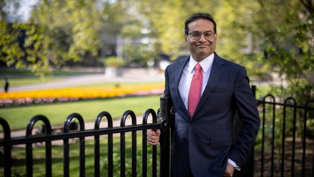 বর্তমানে মার্কিন যুক্তরাষ্ট্রের গ্রিনউইচ শহরে থাকেন ৫৫ বছরের নরসিমহান। সেখানকার স্থায়ী নাগরিকত্ব রয়েছে তাঁর। তিনি বিবাহিত, দুই সন্তান নিয়ে তাঁর ভরা সংসার।