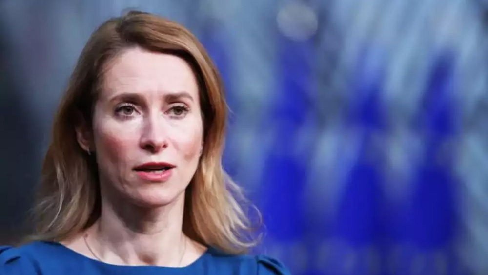 ইউরোপের আর এক দেশ এস্তোনিয়ার প্রধানমন্ত্রী পদে রয়েছেন ৪৫ বছরের কাজা কালাস। ২০২১ সালে এই পদে বসেন। ২০১৮ সাল থেকে শাসক দল রিফর্ম পার্টির নেত্রী কাজা। ২০১৯ সাল থেকে পার্লামেন্টের সদস্য। ইউক্রেন যুদ্ধে সে দেশের পাশে দাঁড়িয়ে নজর কেড়েছেন কাজা। বহু অস্ত্র পাঠিয়ে ইউক্রেনকে সাহায্যও করেছেন।