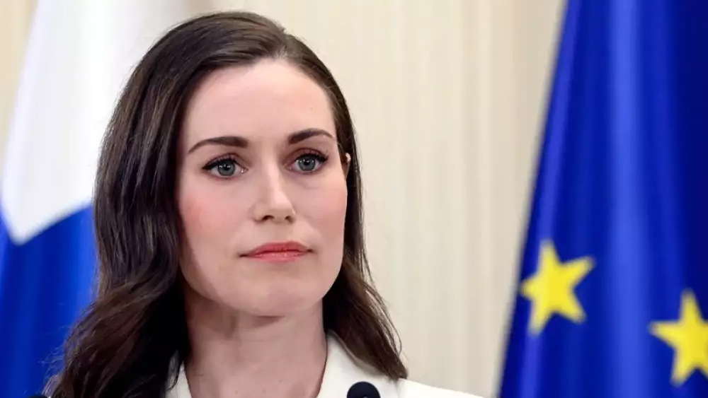 ২০১৯ সাল থেকে ফিনল্যান্ডের প্রধানমন্ত্রী পদে রয়েছেন সান্না মারিন। মাত্র ৩৩ বছরে ফিনল্যান্ডের প্রধানমন্ত্রী হয়েছিলেন সান্না। সেই থেকেই শিরোনামে। তবে বহু বার বিতর্কেও জড়িয়েছেন। তাঁর উত্তাল পার্টি করার ছবি দেখে আঙুল তুলেছিলেন রক্ষণশীলরা। প্রধানমন্ত্রী হওয়ার পর ২০২০ সালে বিয়ে করেন সান্না। 