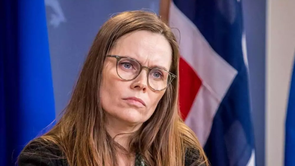 আইসল্যান্ডের প্রধানমন্ত্রী ক্যাটরিন জেকবসডট্টির। ২০১৭ সাল থেকে ওই পদে রয়েছেন তিনি। মাত্র ৪১ বছর বয়সে প্রধানমন্ত্রী হয়েছেন তিনি। এর আগে আইসল্যান্ডের শিক্ষামন্ত্রী ছিলেন তিনি। 