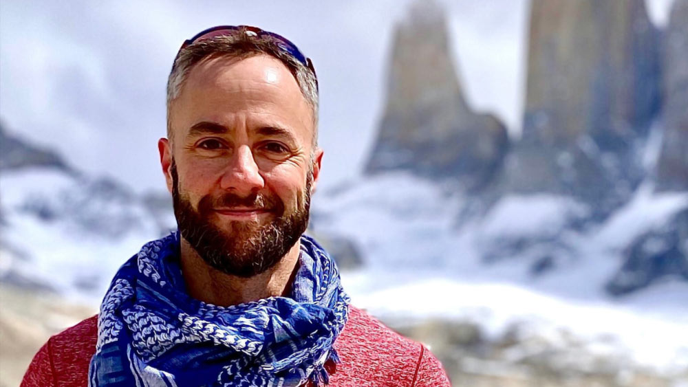 সংস্থার বৈদেশিক বাণিজ্য সংক্রান্ত বিভাগের প্রধান হলেন ৪২ বছর বয়সি ডেভিড। শুধু অ্যামাজনেই নয়, কাজের সূত্রে হোয়াইট হাউস এবং ওয়াল্ট ডিজনির সংস্থার সঙ্গেও যুক্ত ছিলেন তিনি।