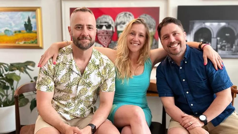 ১২ বছর বয়সে ডেভিডকে অনাথ আশ্রমে নিয়ে যাওয়া হয়। এক সম্ভ্রান্ত পরিবার ডেভিডকে দত্তকও নেন। ডেভিড মনে করেন, তাঁর সাফল্যের পিছনে (পালিকা মা) হোলির ভূমিকা অনবদ্য।