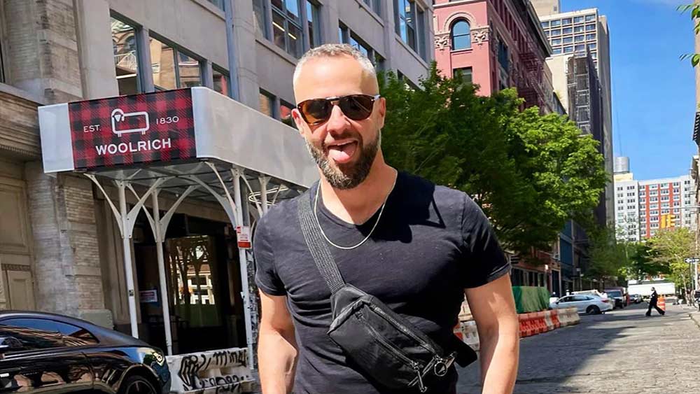 সাক্ষাৎকারে ডেভিড জানিয়েছেন, তিনি এখন বড় সংস্থার একজন শীর্ষকর্তা। কিন্তু কয়েক বছর আগেও তাঁর খাবার জুটত না।