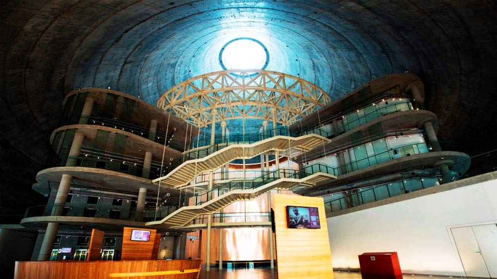 গাঁধীনগরে নুনের ঢিপিসদৃশ এই গাঁধী সংগ্রহশালায় উন্নত অডিয়ো-ভিস্যুয়াল প্রযুক্তির সাহায্যে গাঁধীর বাণী ও রচনা দর্শকদের সামনে আনা হয়। এই সংগ্রহশালার প্রযুক্তিগত প্রকৌশল গোটা বিশ্বে সমাদৃত হয়েছে।  