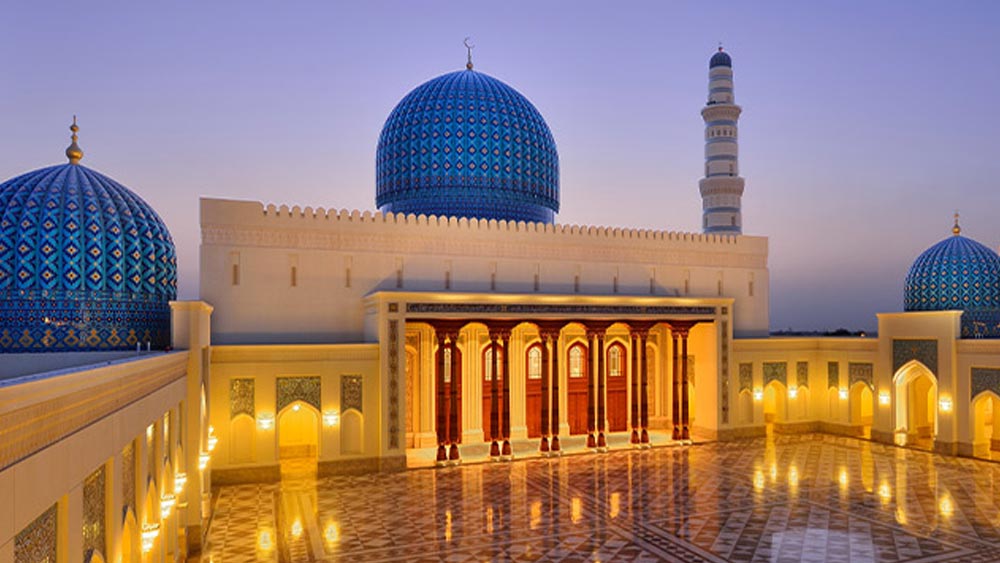 ১৯৭১ সালে বিশ্বের বিভিন্ন তাবড় নির্মাণ সংস্থাকে সরিয়ে ওমানের সুলতানের প্রাসাদ নির্মাণের দায়িত্ব পায় এই সংস্থা। ইসলামিক স্থাপত্যরীতি অনুসরণ করেই বানানো হয় এই প্রাসাদ।