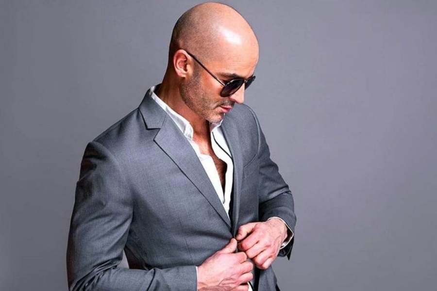 ময়শ্চারাইজারের ব্যবহার ন্যাড়া মাথাকে মসৃণ রাখতে সাহায্য করে। তাই এই লুকের পথে হাঁটলে মাথায় নিয়মিত ময়শ্চারাইজার মাখুন। 