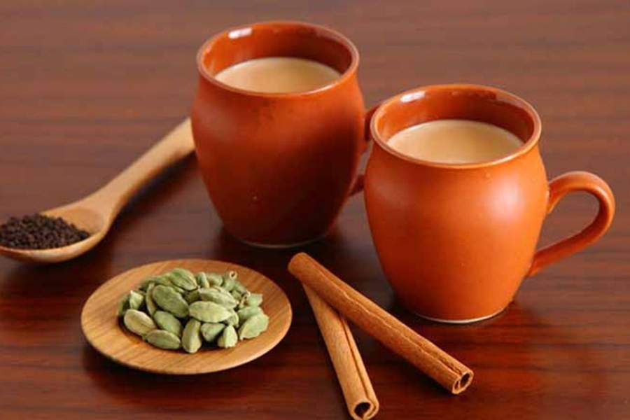 কথায় আছে ‘জীবনটা হল এক কাপ চায়ের মতো। যেমন আপনি বানাবেন, তেমনই হবে তার স্বাদ”। এ না হয় কথার কথা। কিন্তু যদি আপনার চায়ের কাপেও থাকে রঙের ছোঁয়া? এই প্রতিবেদনে রইল এমনই কিছু রংবেরঙের চায়ের হদিস।