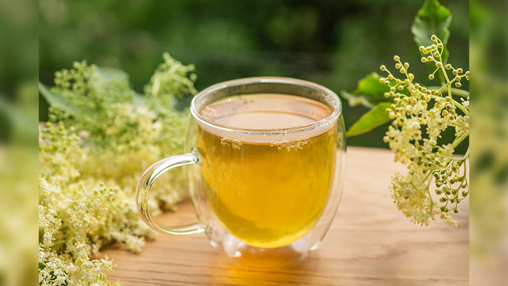 ইয়েলো টি: উৎপত্তিস্থল চিন হলেও ধীরে ধীরে এই চা সারা পৃথিবীতে ছড়িয়ে পড়েছে। চায়ের হলুদ রং কিন্তু স্বাভাবিক নয়। এটি সিলড ইয়েলোইং নামক পদ্ধতির মাধ্যমে আনা হয়। এই চা ডায়াবিটিস রুগীদের জন্য বেশ ভাল, লিভারের জন্যও উপকারি।