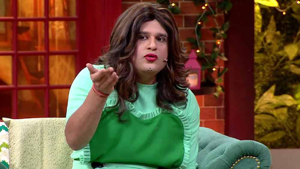 এই অনুষ্ঠান থেকে সরে যাচ্ছেন কমেডিয়ান ক্রুষ্ণা অভিষেক। চুক্তি সংক্রান্ত কিছু সমস্যার জন্য নতুন সিজনে তিনি থাকছেন না বলে জানিয়েছেন অভিনেতা। একসঙ্গে এত জন অভিনেতার না থাকা শোয়ের জন্য নিঃসন্দেহে ধাক্কা বলে মনে করা হচ্ছে। শুধু তা-ই নয়, কেন তাঁরা সরে যাচ্ছেন এই জনপ্রিয় শো থেকে, সে নিয়েও প্রশ্ন উঠেছে।