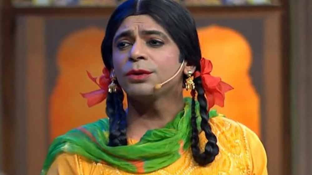 কপিল শর্মার শো-তে এর আগেও কৌতুকাভিনেতারা বিদায় নিয়েছিলেন। যাঁর মধ্যে অন্যতম অভিনেতা সুনীল গ্রোভার। ‘গুট্টি’ চরিত্রে সুনীলের কৌতুক মাতিয়ে রাখত দর্শকদের। কিন্তু কপিলের সঙ্গে সুনীলের বিবাদের জেরে দর্শকরা এই শো থেকে তাঁদের প্রিয় ‘গুট্টিকে’ হারান। 