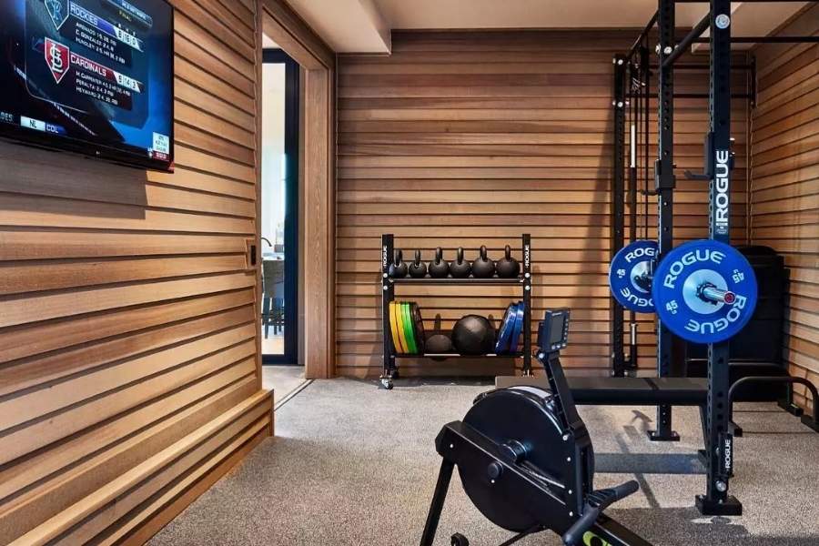  বিকল্প তাই একটাই, ঘরেই নিয়ে আসুন জিমের সুযোগসুবিধা। চার দেওয়ালের মধ্যে শরীরচর্চা করতে অপরিহার্য দশটি সরঞ্জামের সন্ধান রইল আপনার জন্য।