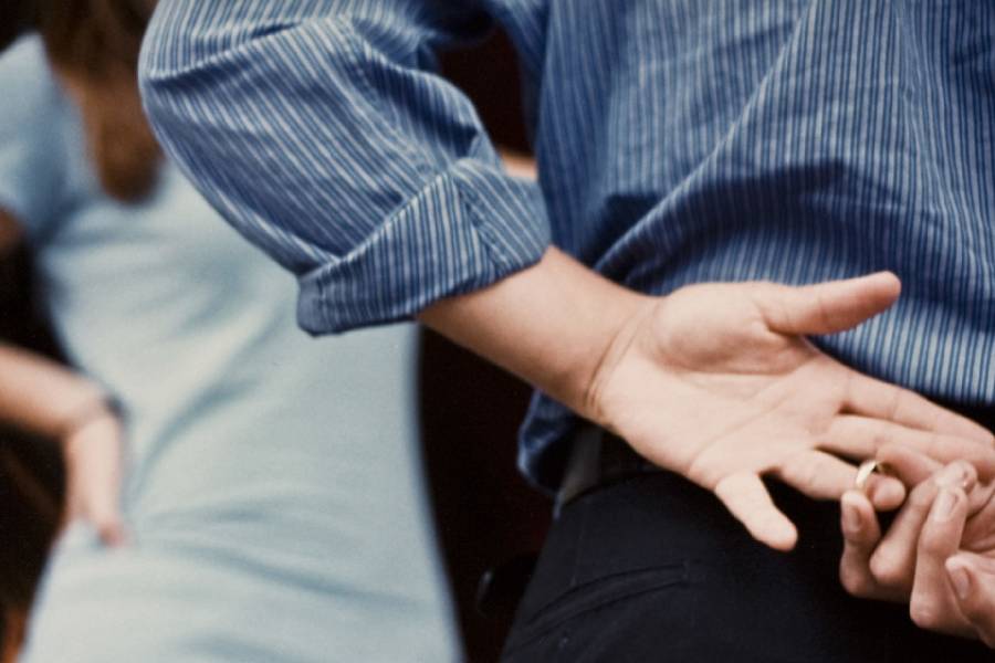 পরকীয়ার পরিণাম!