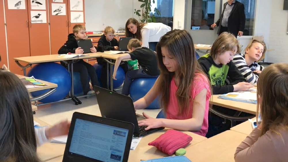 এই শিক্ষাব্যবস্থাতে পড়াশোনায় সাফল্যের মুখ দেখেছে ফিনল্যান্ডের পড়ুয়ারা। সংবাদ মাধ্যমের রিপোর্টে দাবি, সেখানকার ৯৩ শতাংশ পড়ুয়া প্রতি বছর হাই স্কুল থেকে স্নাতক ডিগ্রি নিয়ে বেরোয়। নিরক্ষর কেউ নেই বললেই চলে।