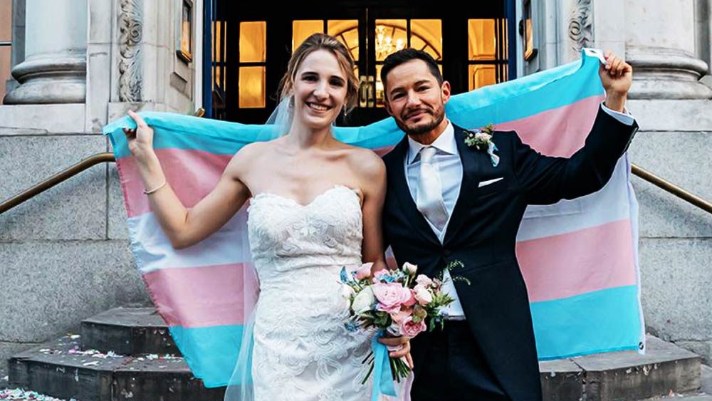 জেক এবং হানা শারীরিক ও মানসিক ভাবে তাঁদের পরিবারে নতুন অতিথির আগমনের জন্য প্রস্তুত হলে সারোগেটের খোঁজ করতে শুরু করেন।