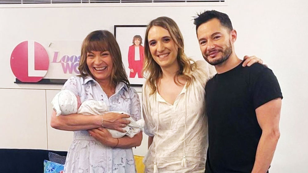 হানা এক সাক্ষাৎকারে বলেছেন, ‘‘লরা আমাদের ভীষণ ঘনিষ্ঠ। প্রতি বছর বড়দিনের সময় আমরা লরাকেও উপহার পাঠাই। যে মানুষটা আমাদের কাছে মিলিকে পাঠিয়েছে, সে অন্য ধরনের মানুষ।’’