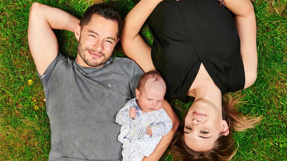 মিলিও (জেক ও হানার প্রথম কন্যাসন্তান) লরাকে ‘আন্ট লরা’ বলে ডাকে। এমনকি, লরা যখন দ্বিতীয় সন্তান জন্ম দেওয়ার সময় হাসপাতালে ভর্তি ছিলেন, তখন লরার বোন লিনসে দু’বছরের মিলিকে দেখাশোনার করার জন্য জেকের বাড়িতে এসেছিলেন।