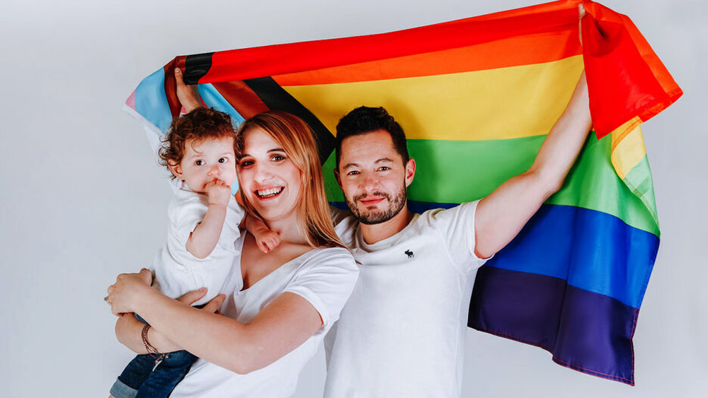 হানা যখন হাসপাতালে তাঁদের সন্তানকে নিয়ে ভর্তি ছিলেন, তখন সেই মহিলা ওয়ার্ডে থাকা অনেকেই হানার দিকে তির্যক দৃষ্টিতে তাকিয়ে থাকতেন। তাই তাঁর জন্য একটি প্রাইভেট ওয়ার্ডের ব্যবস্থা করা হয়।