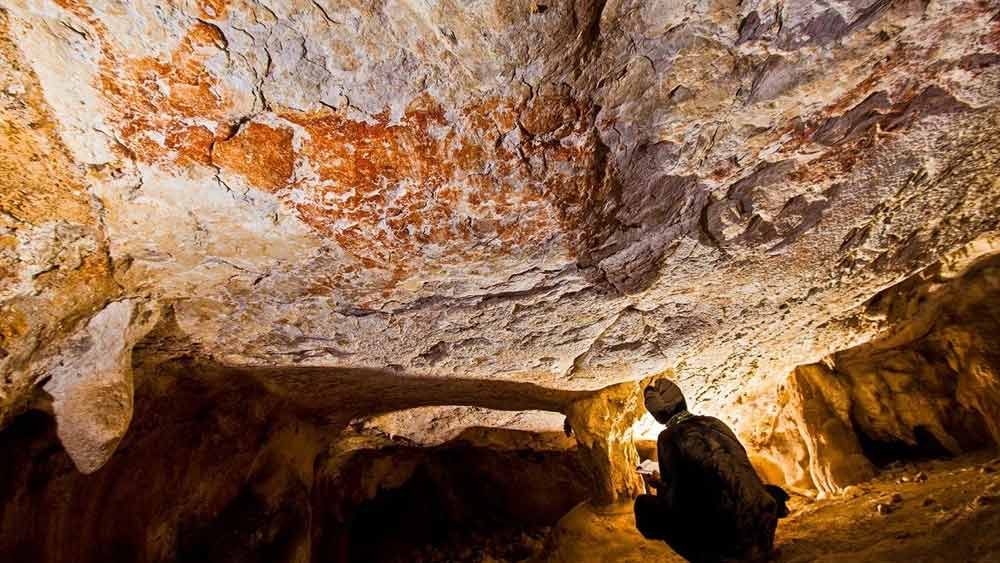 সেখানেই বলা হয়েছে, আজ থেকে ১০ হাজার বছর আগে কৃষিকেন্দ্রিক যে সমাজ গড়ে উঠেছিল, সেখানে রোগ-ব্যাধি সম্পর্কে মানুষ সচেতন হয়ে উঠছিলেন। সেই প্রেক্ষিতেই বদল এসেছিল চিকিৎসা ব্যবস্থায়।