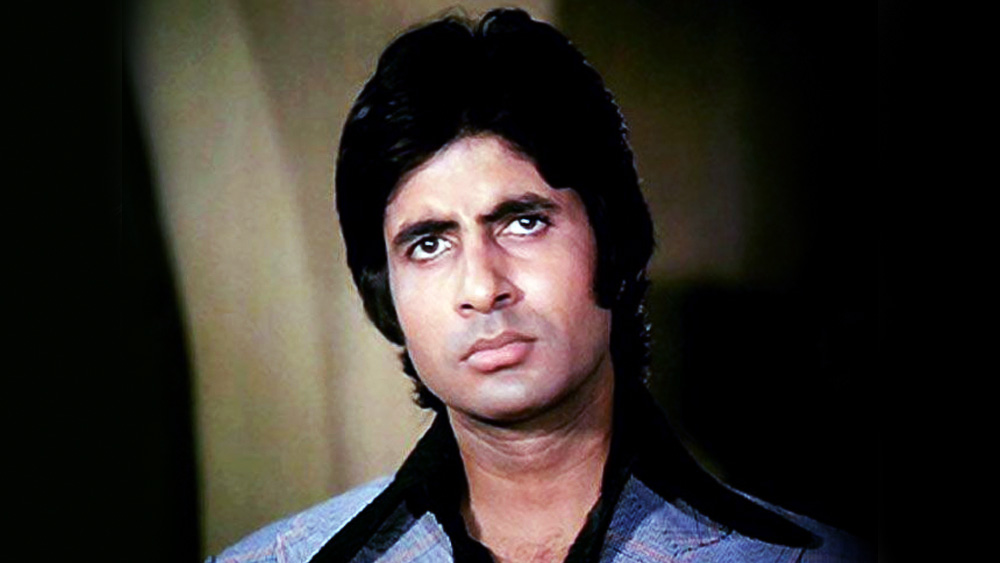 নব্বইয়ের দশকের শুরুর দিকে এক সাক্ষাৎকারে অমিতাভ জানিয়েছিলেন, নতুন প্রজন্মের অভিনেতারা বলিউডে আসতে শুরু করেছেন বলে তাঁর জনপ্রিয়তা নাকি কমে যাচ্ছে।