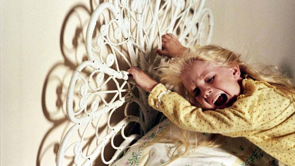 শ্যুটিং চলাকালীন কিছু না হলেও ছবি মুক্তির আগে রহস্যজনক ভাবে মৃত্যু হয় কর্মীদলের পাঁচ সদস্যের। আর এক সদস্যও মৃত্যুর হাত থেকে কোনও রকমে বেঁচে ফেরেন। সকলের মনে এই বিশ্বাস দৃঢ় হতে শুরু করে যে, সেটে আসল কঙ্কালের ব্যবহার করা হয়েছিল বলেই রহস্যজনক ভাবে মৃত্যু হচ্ছে সকলের।