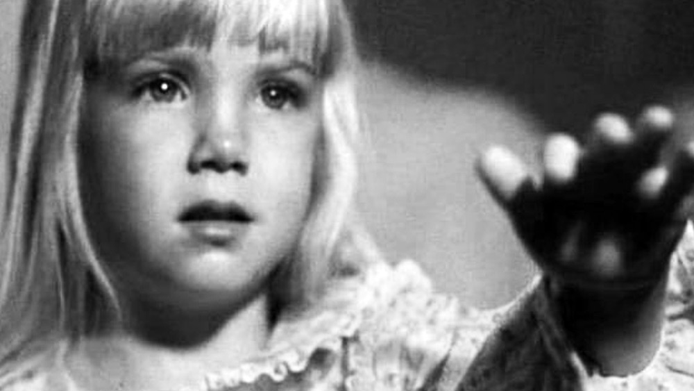 ‘পোল্টারগেইস্ট’ ছবির প্রথম পর্বে শিশু-অভিনেতা হিথার ও’রাউরকের অভিনয় দক্ষতা দেখে সকলে বিস্মিত হয়ে গিয়েছিলেন। এই ছবির যখন তৃতীয় পর্ব মুক্তির পথে, সেই সময় হৃদ্‌রোগজনিত কারণে হঠাৎ মারা যায় হিথার। মৃত্যুর সময় তার বয়স ছিল ১২ বছর।