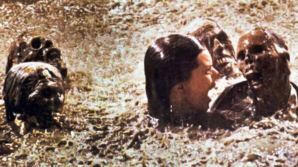 রিচার্ড লসন ছিলেন এই ছবির ক্রুয়ের সদস্য। তিনি কোনও রকমে মৃত্যুর মুখ থেকে ফিরে আসেন। ১৯৯২ সালে এক ইউএস এয়ার ফ্লাইট ৪০৫ দুর্ঘটনার কবলে পড়ে। এই বিমান দুর্ঘটনায় ৫১ জন যাত্রীর মধ্যে ২৭ জন মারা যান। ভাগ্যের ফেরে বেঁচে যান রিচার্ড।