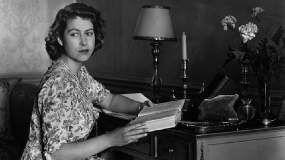 বাড়িতেই চলত পড়াশুনা। তিনি ফরাসি এবং জার্মান ভাষার পাশাপাশি সঙ্গীত নিয়েও পড়াশুনা করেন। 