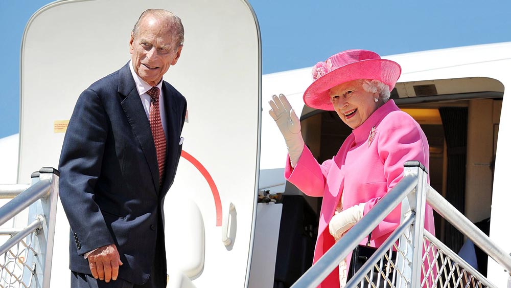 রাজপরিবারের সরকারি ওয়েবসাইট থেকে জানা যাচ্ছে, ব্রিটেনের যে কোনও রাজার চেয়ে সবচেয়ে বেশি বার তিনি বিদেশ ভ্রমণ করছেন। 