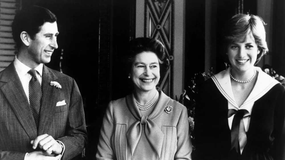 এমন বহু সময় গিয়েছে যখন রানি নিজে ডায়ানাকে রাজপরিবারের প্রতিনিধি হিসাবে বহু গুরুত্বপূর্ণ অনুষ্ঠানে পাঠিয়েছিলেন। ডায়ানাও রানির নির্দেশ মতো রাজপরিবারকে সম্মানের সঙ্গে বিশ্বে উপস্থাপন করতেন।