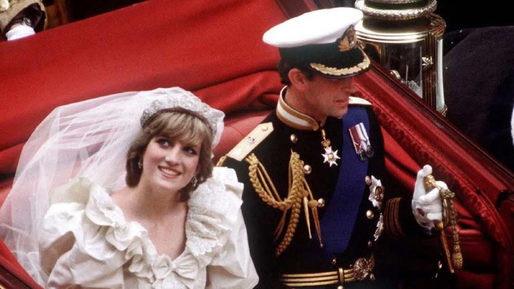 সময়কাল ১৯৮১ সালের ২৯ জুলাই। কিন্তু ইংল্যান্ডের বাকিংহাম প্রাসাদে তারও কয়েক মাস আগে থেকে সাজ-সাজ রব। যুবরাজ চার্লস ও রাজকুমারী ডায়ানার বিয়ে। সেই উপলক্ষে প্রাসাদে রয়েছেন রাজকুমারী।