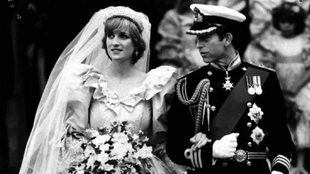 বিয়ের অনুষ্ঠানের দিনগুলিতে যে পোশাক পরবেন তা থেকে শুরু করে আংটি পর্যন্ত সব কিছুই নিজেই পছন্দ করছেন ডায়ানা।