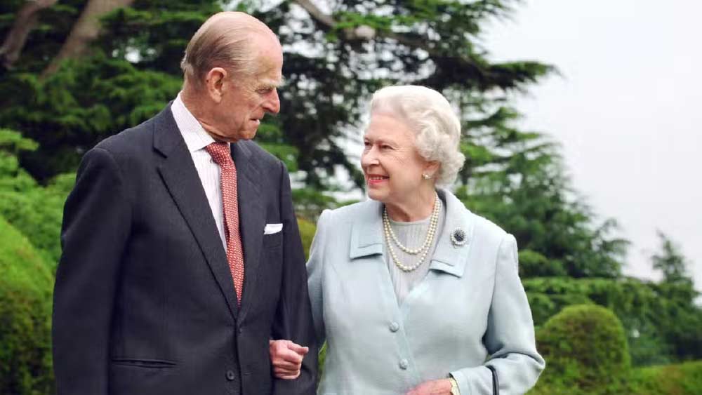 ২০২১ সালে ৭৩ বছরের সঙ্গী স্বামী ফিলিপকে হারালেন রানি।  