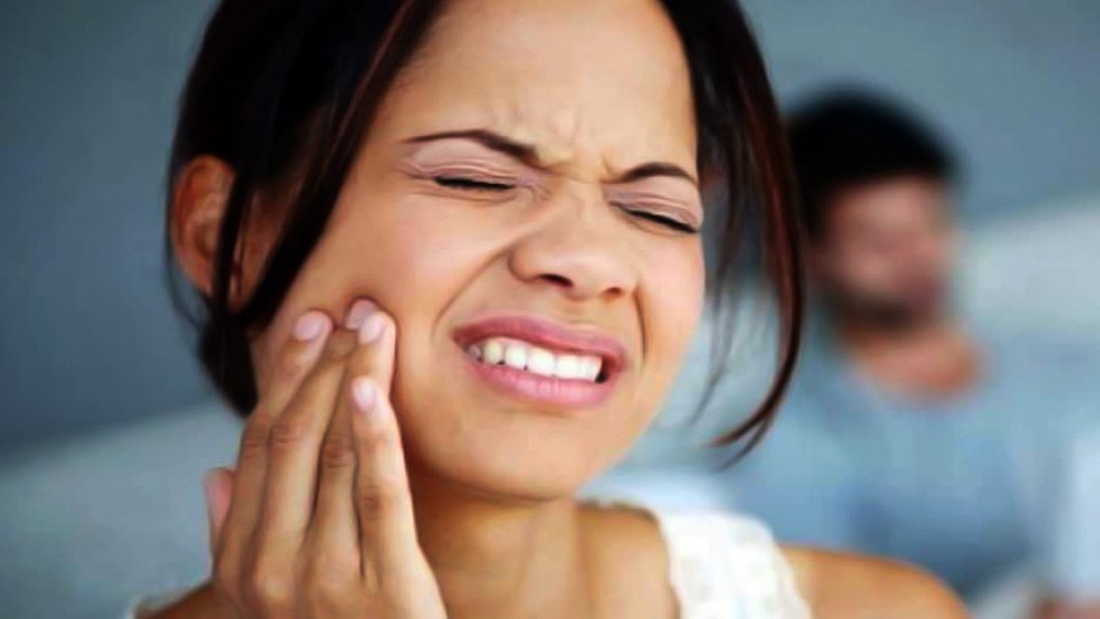 মুখের ভিতর আলসার অথবা মাড়ি থেকে রক্ত বেরোলেও ফটকিরির মাধ্যমে রেহাই পাওয়া যায়। 